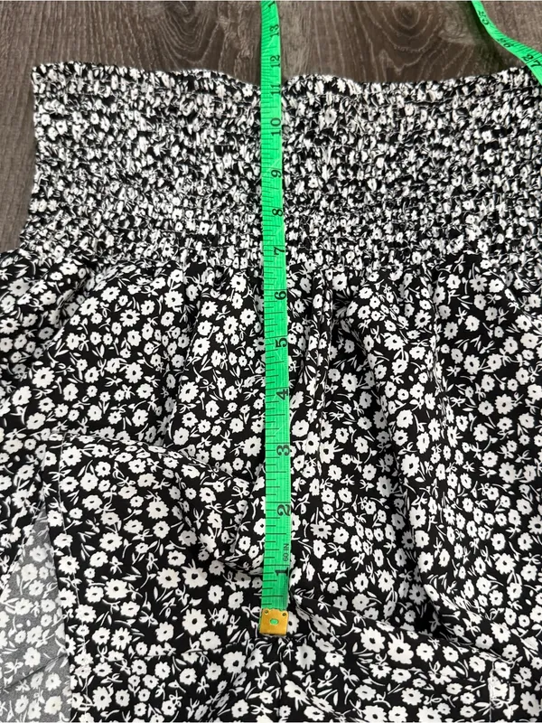 Shein Black and White Floral High Rise Shorts - Image 6