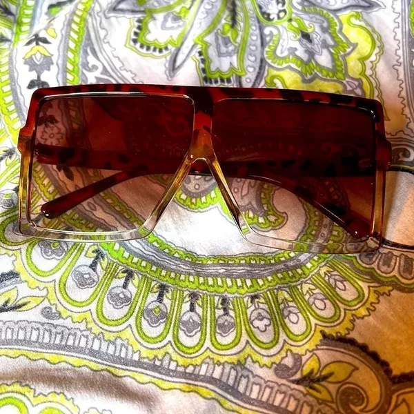 Light Brown Leopard Square Sunnies Sunglasses Brown - Image 2