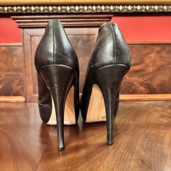 Vince Camuto Black Leather Peep Toe Heels Rose Appliqué‎ Platform Size 7.5 - Image 6