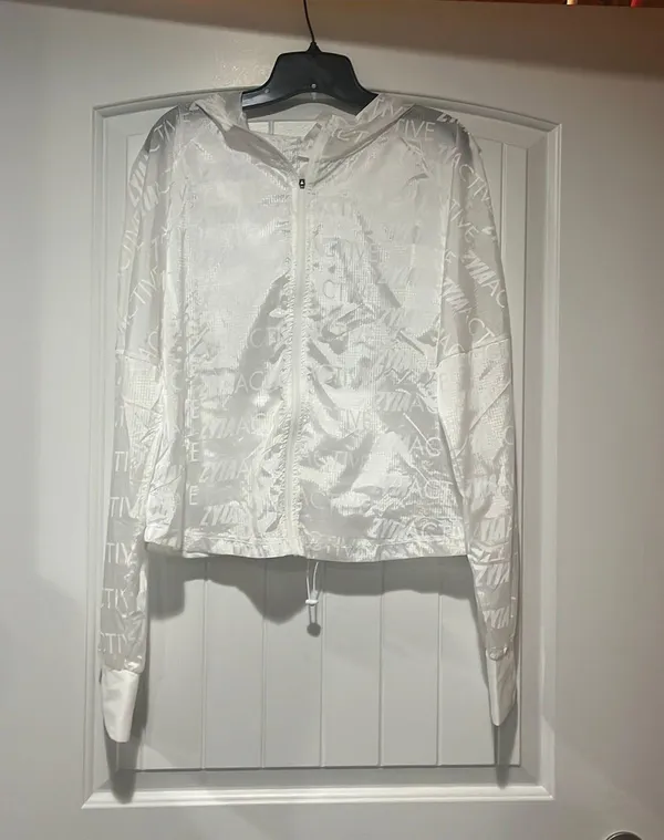 White Active Breeze Lightweight Hooded Jacket Size L. - Image 4