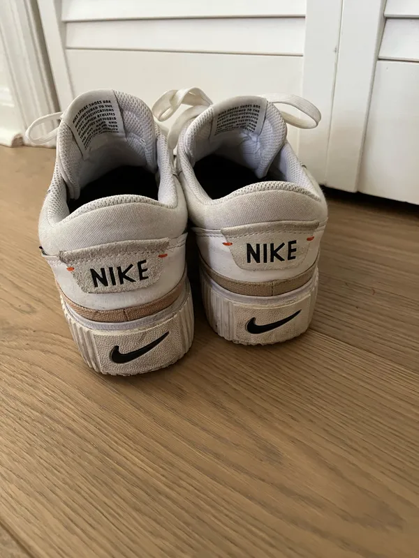 Nike Sneakers  - Image 2