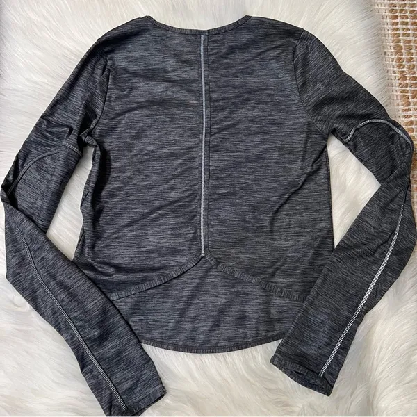 Women's Nike Runway Reflective Long Sleeve size small - Image 6