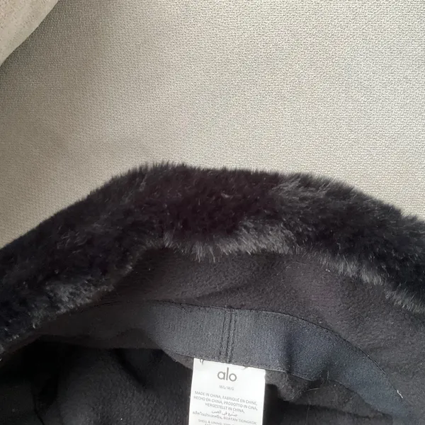 Alo Yoga Faux Fur Bucket Hat Black M/L - Image 3