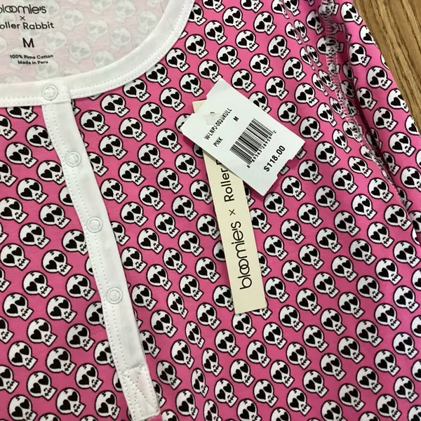 Bloomies x Roller Rabbit Doodle Skull Pajama Top Size Medium NWT - Image 4