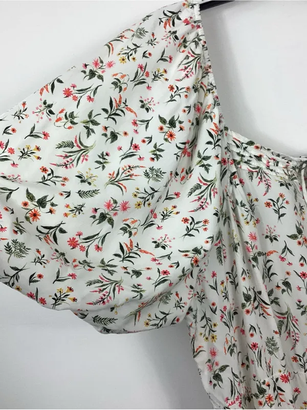 Old Navy Floral Smocked Back Puff Sleeve Size 3X - Image 5