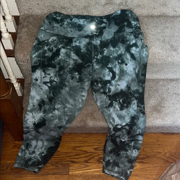Lululemon Athletica Green and Gray Leggings - Image 3