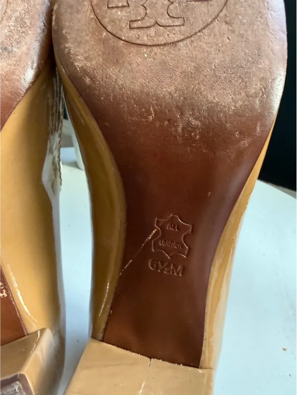 Tory Burch Tan Patent Leather Mary Jane Pumps with Logo Accent - Image 7