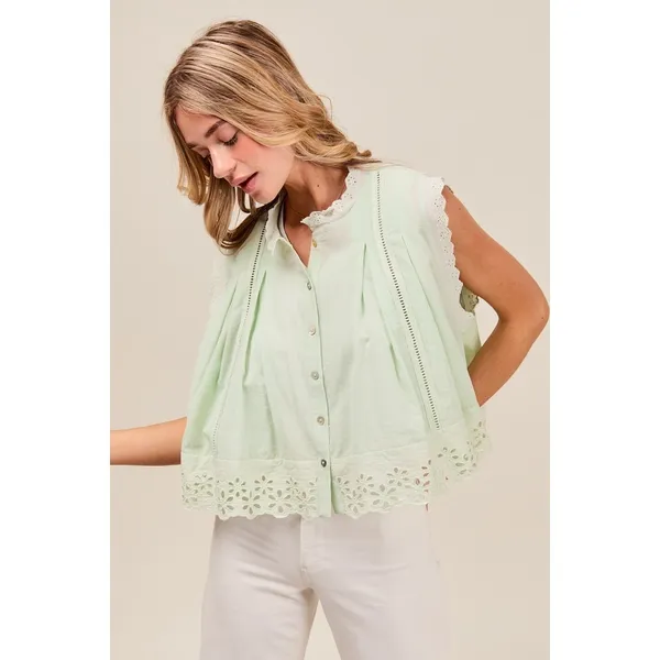 SO ME Button Up Front Pleated Sleeveless Top with Floral Eyelet Lace - XL - Image 5
