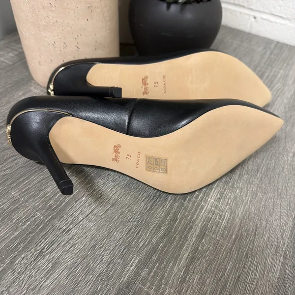 Coach Designer Pumps 7.5 - Image 9