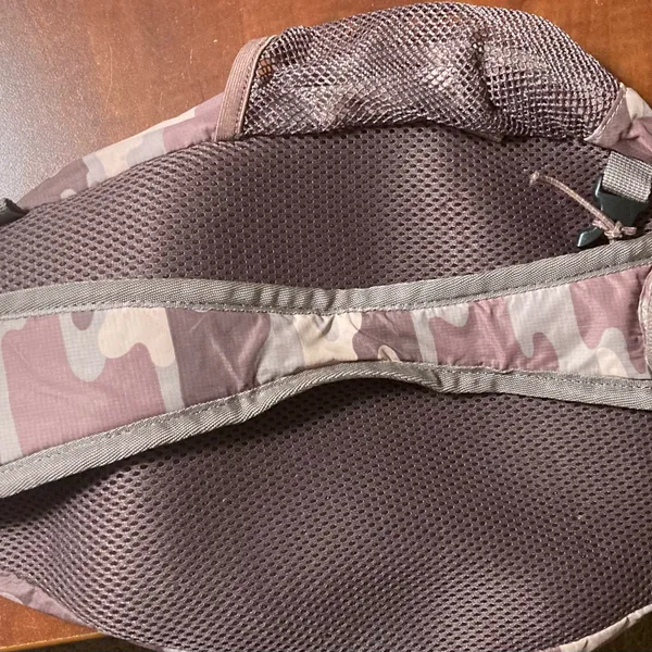 Eddie Bauer camo crossbody bag small - Image 3