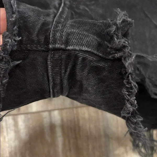 AGOLDE black parker shorts size 27 - Image 3