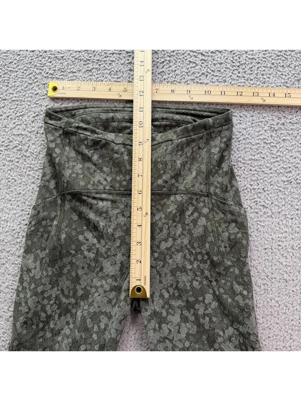 Lululemon Floral Camo High Rise Flare Leggings Womens 4 Olive Green Yoga Pants - Image 4