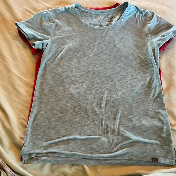 L.L Bean Women’s M Pullover Crew Neck Short Sleeve T Shirts Red And Green - Image 2