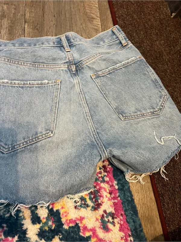 Agolde feel good shorts size 24 - Image 6