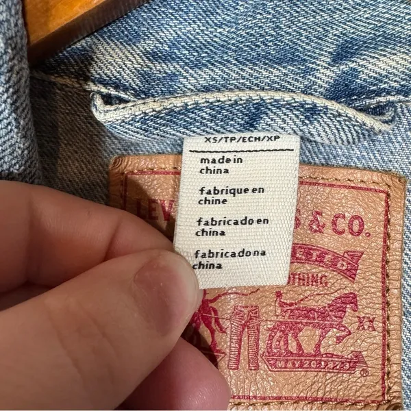 Levi's Distressed‎ Denim Vest Size Xsmall - Image 3