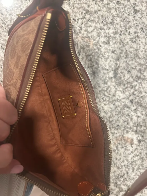 Coach Luna Shoulder Bag - Image 4