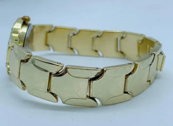 Ladies Quartz analog watch 25mm good toned bracelet size 7.5” w/battery - Image 3