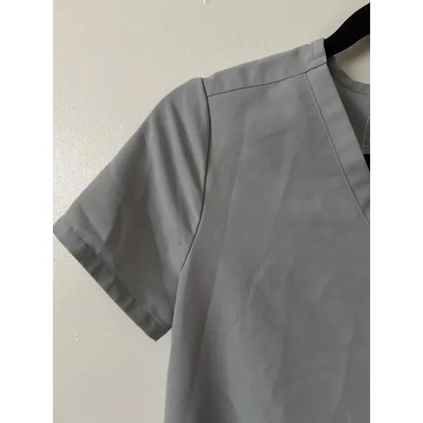 Figs XXS Catarina Extremes Scrub Top in Light Grey - Image 5