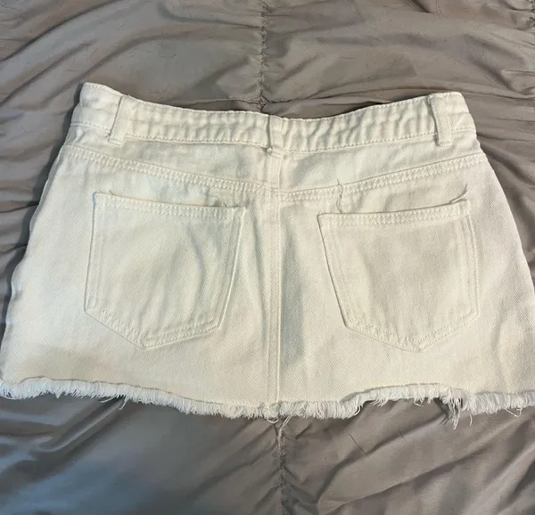 Edikted White Denim Skirt Mini - Image 3