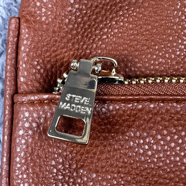 Steve Madden‎ Crossbody Bag Womens Small Cognac Brown Pebbled Gold Hardware New - Image 6