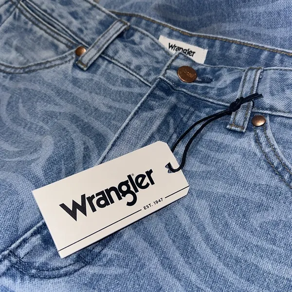Nwt Wrangler Women'S Meow Laser Tiger Print Wanderer Flare Jeans 32x32 - Image 9