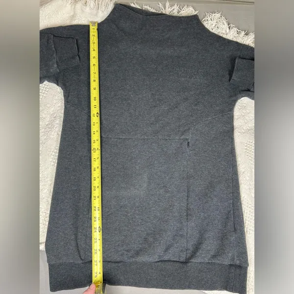 Gymshark Women's Size M So Soft Gray Mock Neck Sweater - Image 4