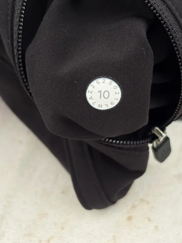 Lululemon Tracker Short V 4", Black - Image 6