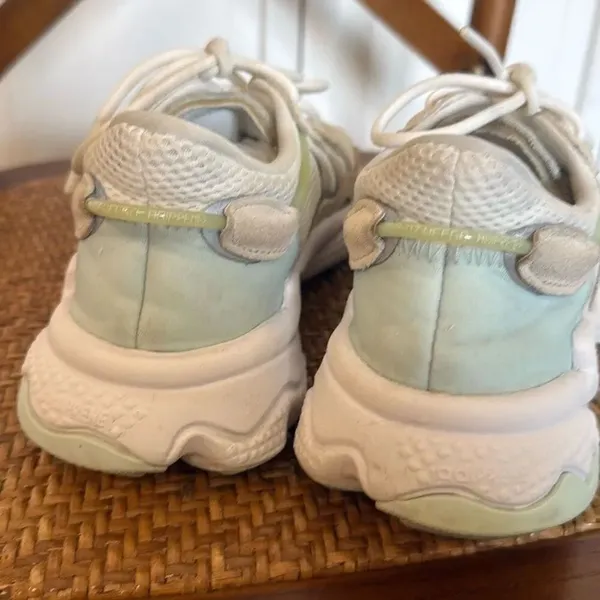 Adidas Ozweego running shoes size 7 white and mint - Image 6