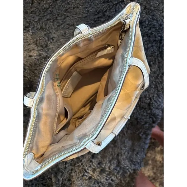 Signature coach bag with accent - Image 11