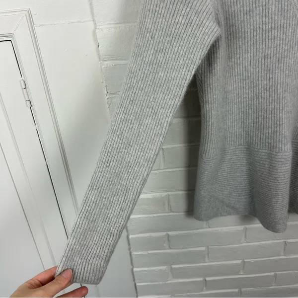 Saks Fifth Avenue Grey Ribbed Cashmere Knit Sweater Size M - Image 7
