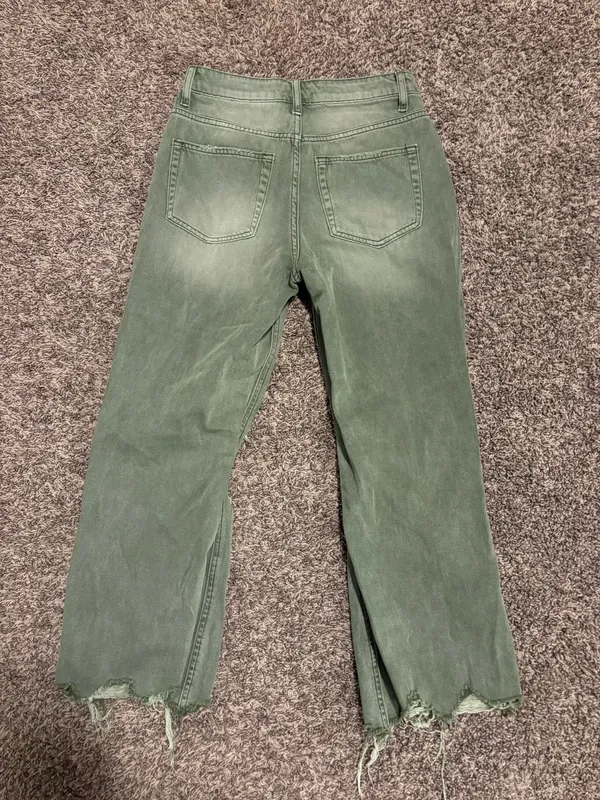 Cropped Flare Jeans - Image 4