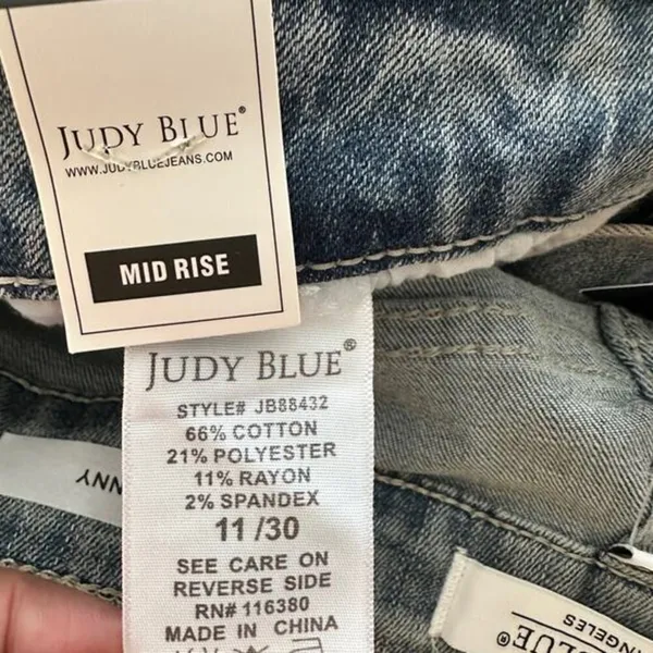 NWT Judy Blue mid rise‎ distressed skinny jeans size 30 - Image 4