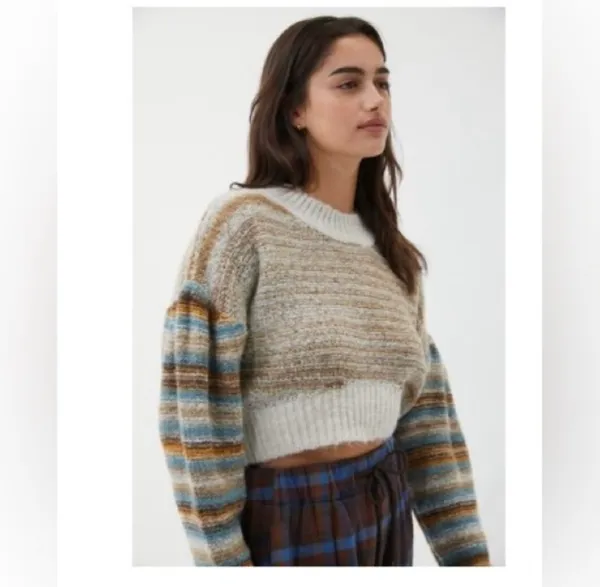 Urban Outfitters Lennon Cropped Sweater - Image 2