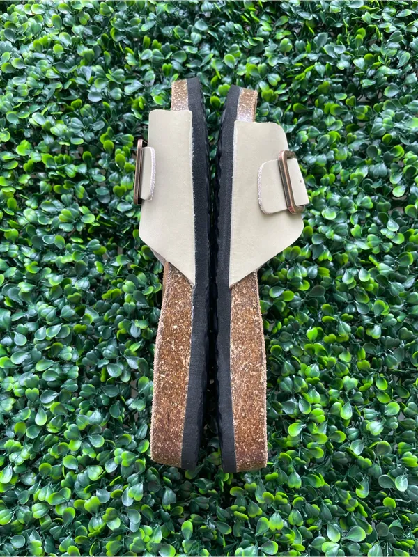 Project cloud Beige women’s Slide Sandals with Buckle - size 9 leather - Image 6