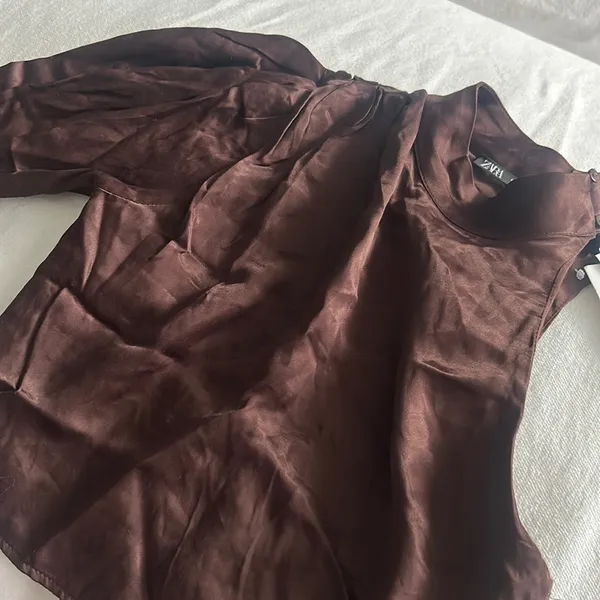 NWT Zara LS One‎ Shoulder Brown Satin Blouse Size XS - Image 3