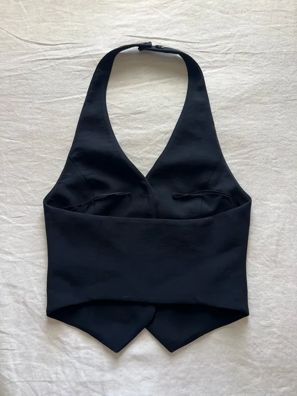Aritzia Wilfred black halter vest in size 00 - Image 2