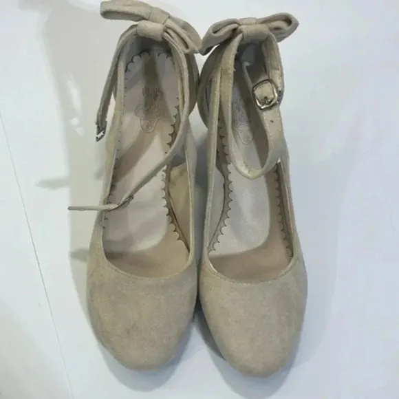 Women’s dress shoe size 8 - Image 2