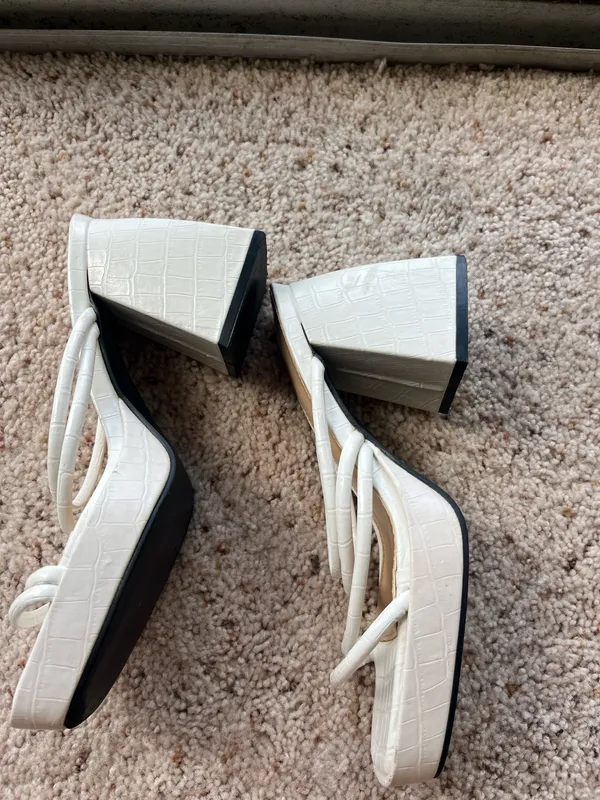White strappy block heels Size 7 - Image 2