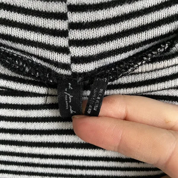 Urban Outfitters Black & White Long Sleeve Mockneck Crop Medium - Image 5