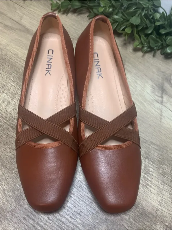 Cinak Women's Cognac Cross-Strap Low Block Heel Flats Size 6.5 - Image 2