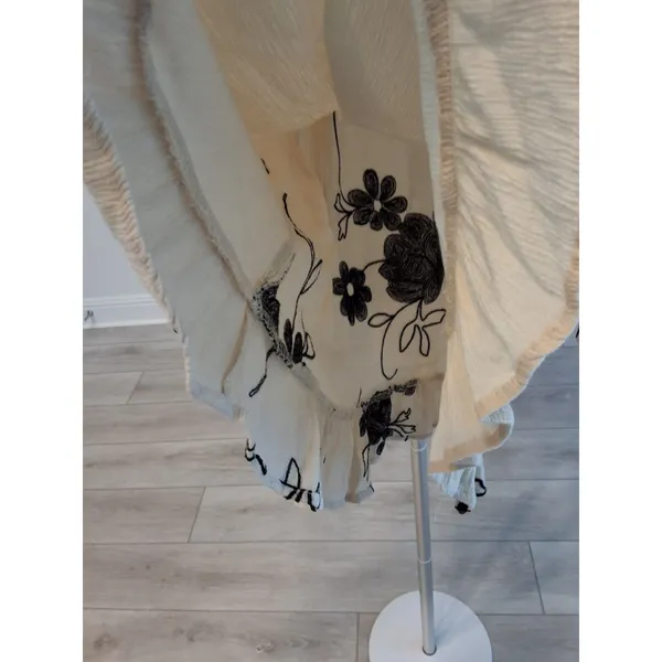 Liv Los Angeles Womens Sz S Black/White Embroidered Flowers Ruffle Tunic Top - Image 8