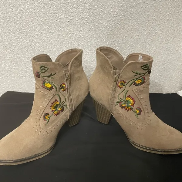MIA Tan Ankle Booties with Floral Embroidery - Image 9