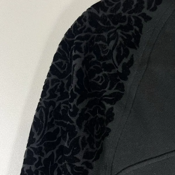 Lululemon‎ Women's Floral Flock Pullover Black Mock Neck Sweatshirt Back Size 10 - Image 5