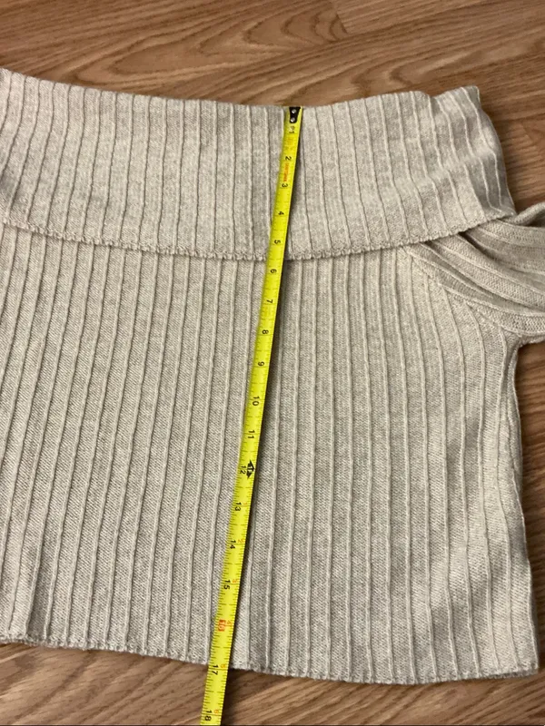 American Eagle Outfitters Ribbed Off-the-Shoulder Sweater Size Medium - Image 4