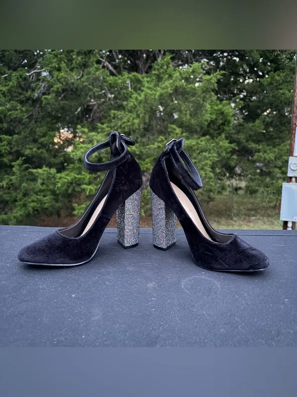 Shoedazzle Black Velvet Ulyssa Rhinestone Ankle Strap Block Heels Size 6 - Image 4