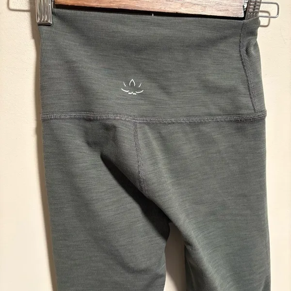 Beyond Yoga Heather Rib High‎ Waisted Midi Legging Smoke Grey- Size Small - Image 2