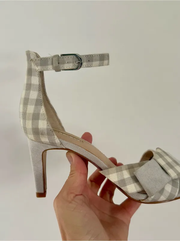 NIB Tahari eating Grey White Gingham Plaid Open Toe Bow 3” Heels NEW NWT 6.5 - Image 3
