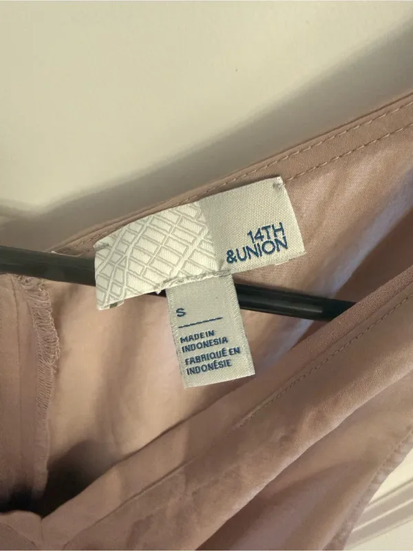 14th & Union Satin V-Neck Tank in Light Pink - Image 3