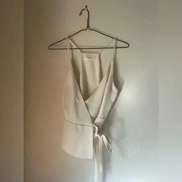 Amanda Uprichard Clarita Wrap Top in Cream​​​​ vintage peplum style size medium - Image 3