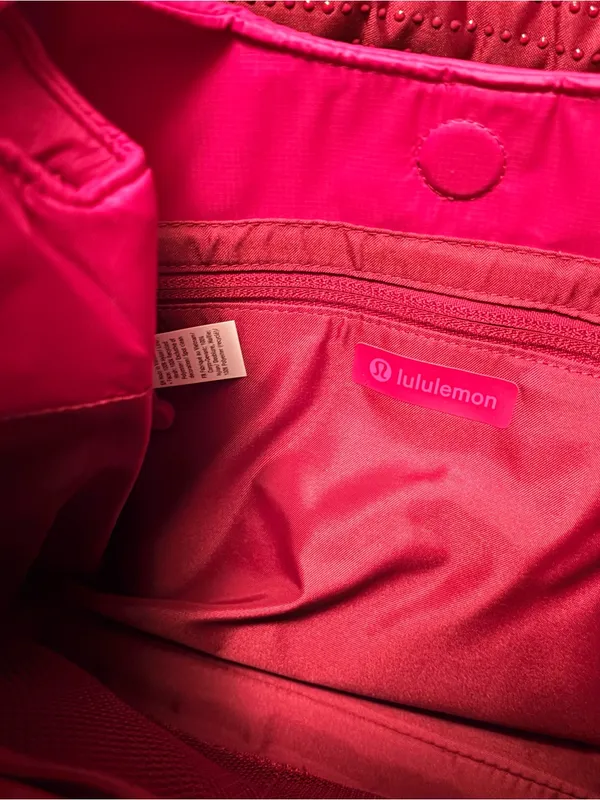 Lululemon authentic NWT Quilty Pleasures Shoulder Bag Mini. 5L Berry Rumble - Image 7